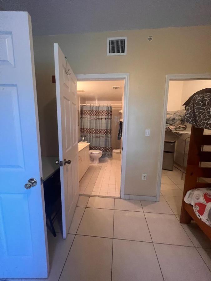 Master Room In Apartment Davie Exterior photo